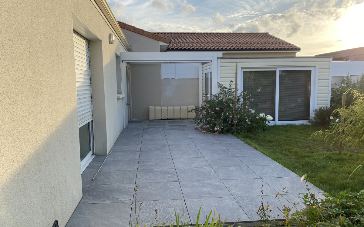 Cration Terrasse en grs crame et terrasse sur plots  ST LEGER SOUS CHOLET ralise le 17/11/2023