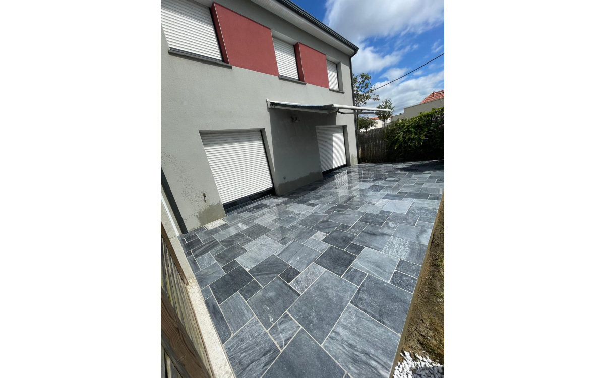 Ralisation Terrasse en dallage multiformat  CHOLET cre le 30/06/2023