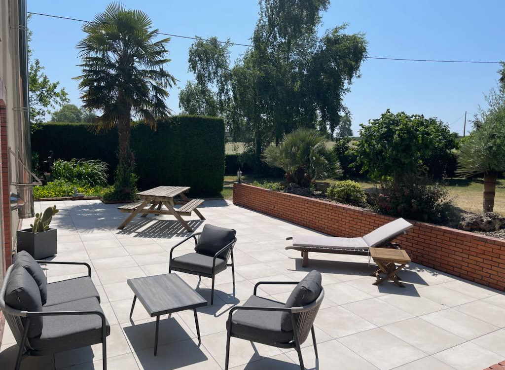 Conception Terrasse en grs crame et terrasse sur plots  LA TESSOUALLE cre le 14/09/2023