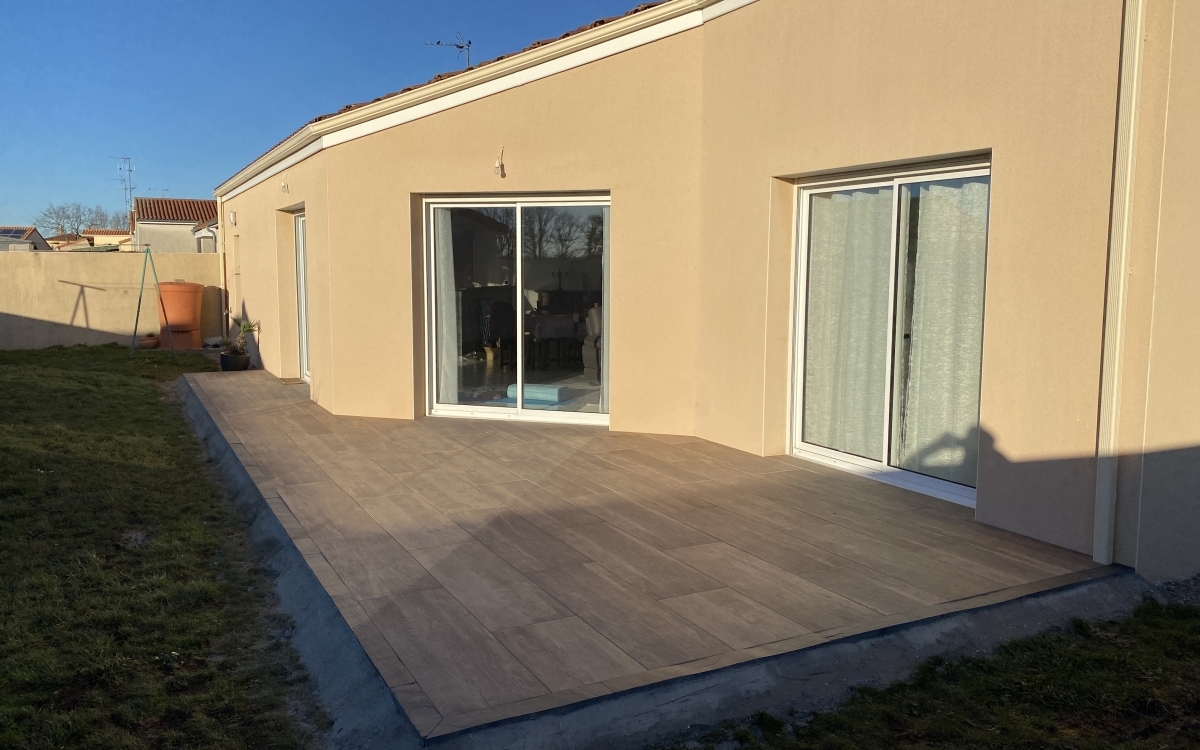 Ralisation Terrasse en grs crame et terrasse sur plots  St Christophe du bois conue le 23/02/2021