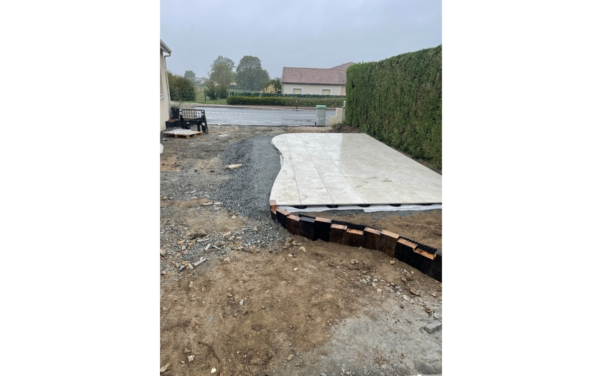 Ralisation Terrasse en terrasse sur plots - Vienne conue le 17/11/2023