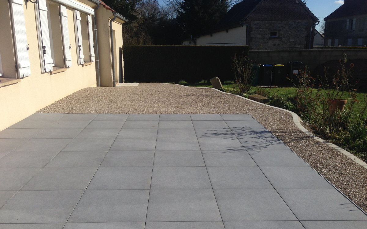 Cration Terrasse en Alvostar, grs crame et Pav la couture  FLEURY ralise le 17/11/2023