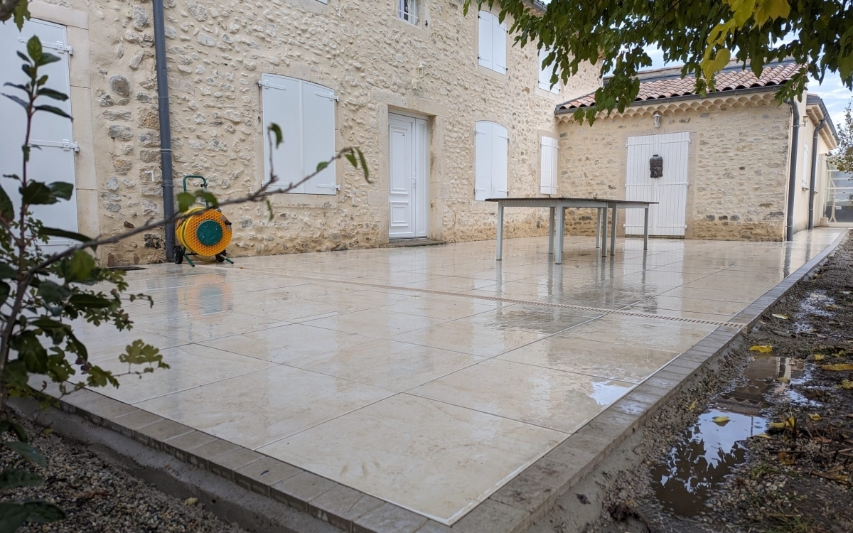 Cration Terrasse en grs crame - Drme conue le 07/12/2023