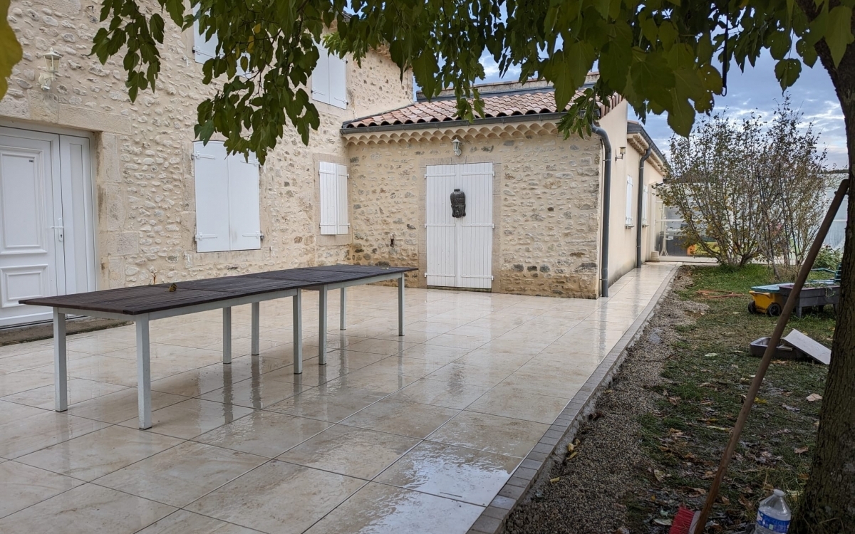 Cration Terrasse en grs crame - Drme conue le 07/12/2023