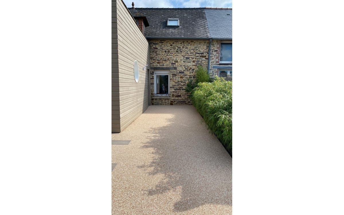 Ralisation Terrasse en grs crame et Hydrostar  Saulnires conue le 26/09/2023