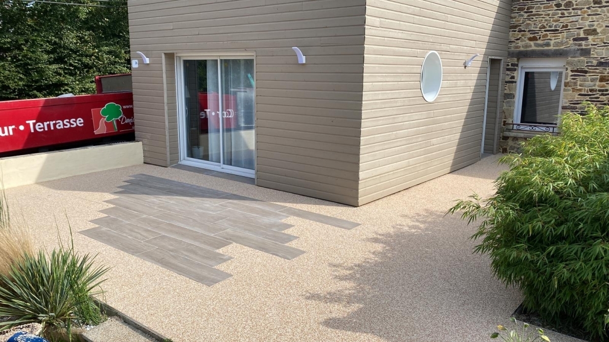 Ralisation Terrasse en grs crame et Hydrostar  Saulnires conue le 26/09/2023