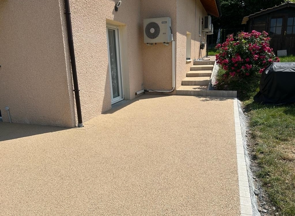 Ralisation Terrasse en Minralstar  et Pav la couture  Marnaz cre le 17/05/2023