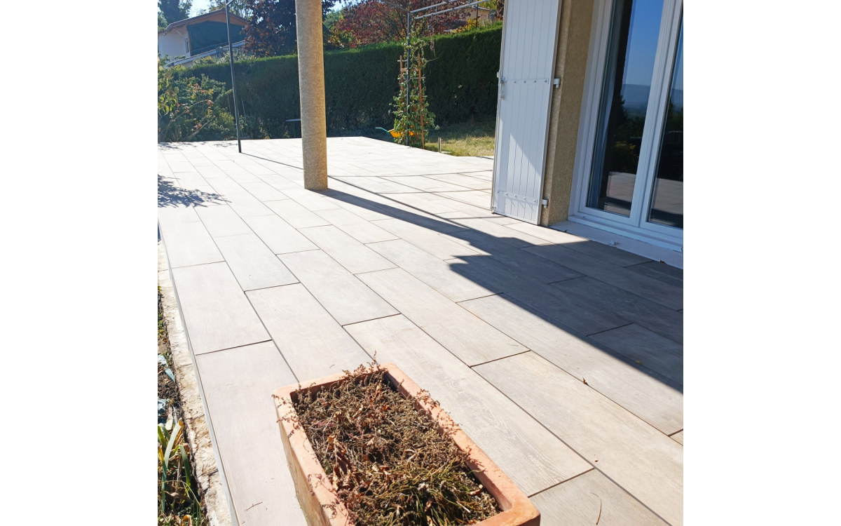 Cration Terrasse en grs crame  Pommiers ralise le 12/10/2023