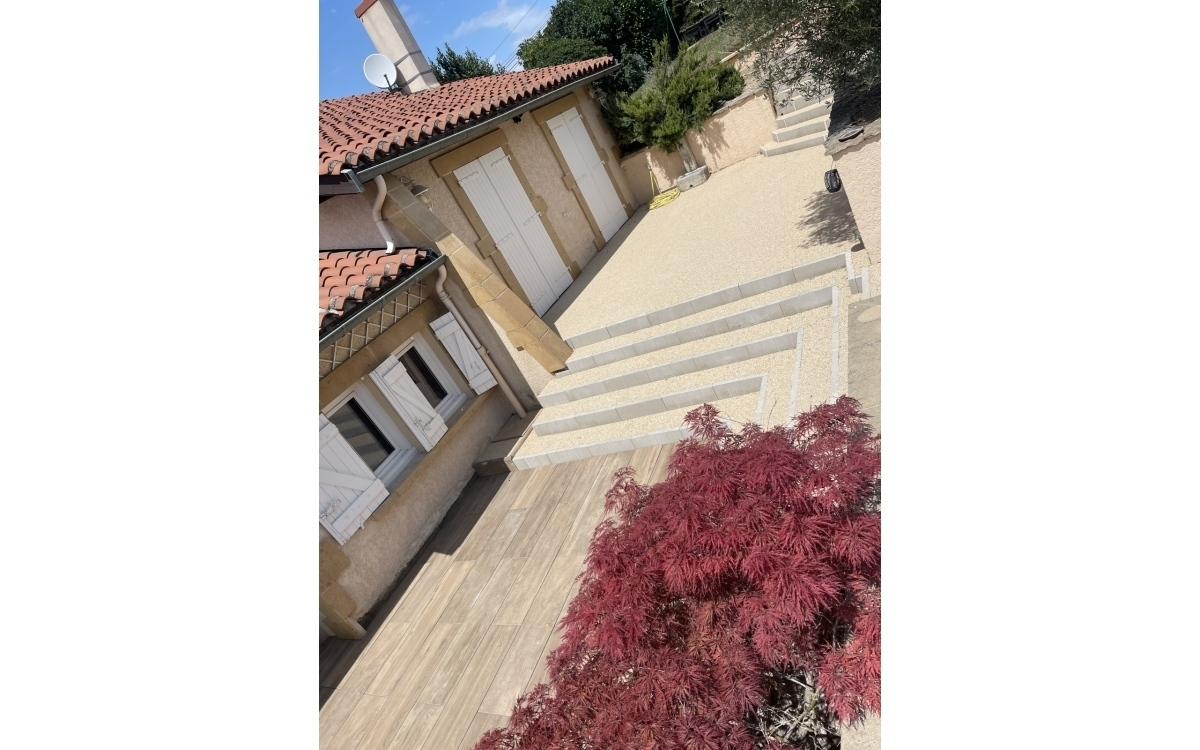 Cration Terrasse en grs crame et Hydrostar - Rhne conue le 24/01/2024