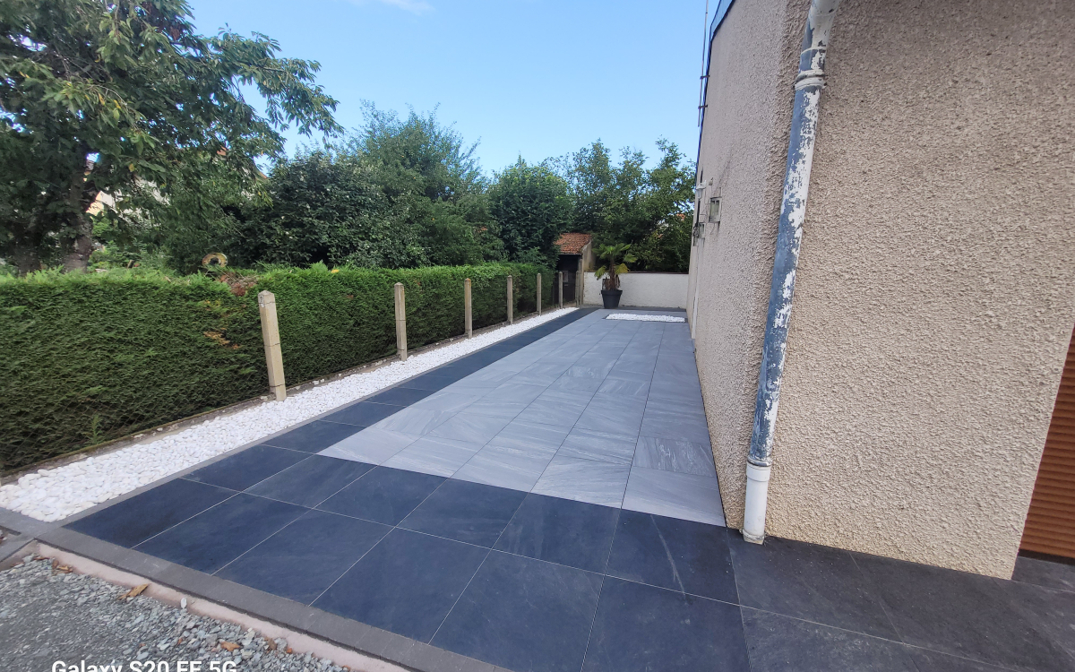 Ralisation Terrasse en dallage sur plots - Loire cre le 23/01/2024