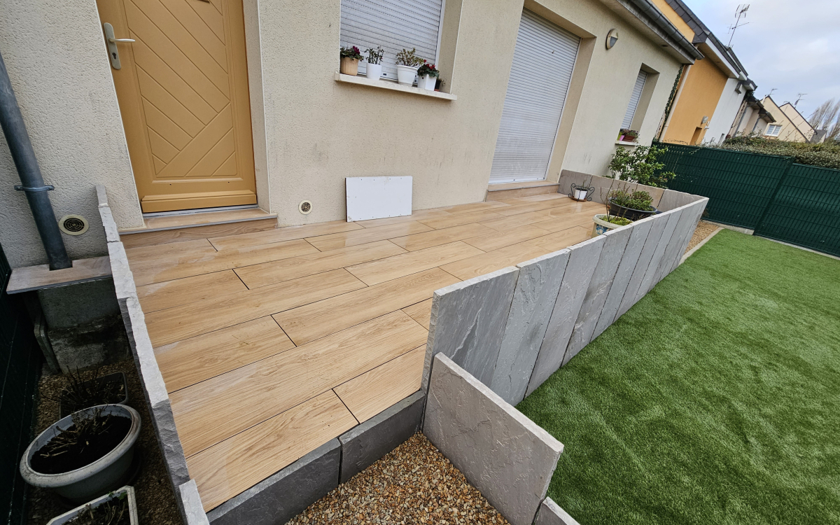 Conception Terrasse en dallage sur plots imitation bois - Mayenne ralise le 01/03/2024