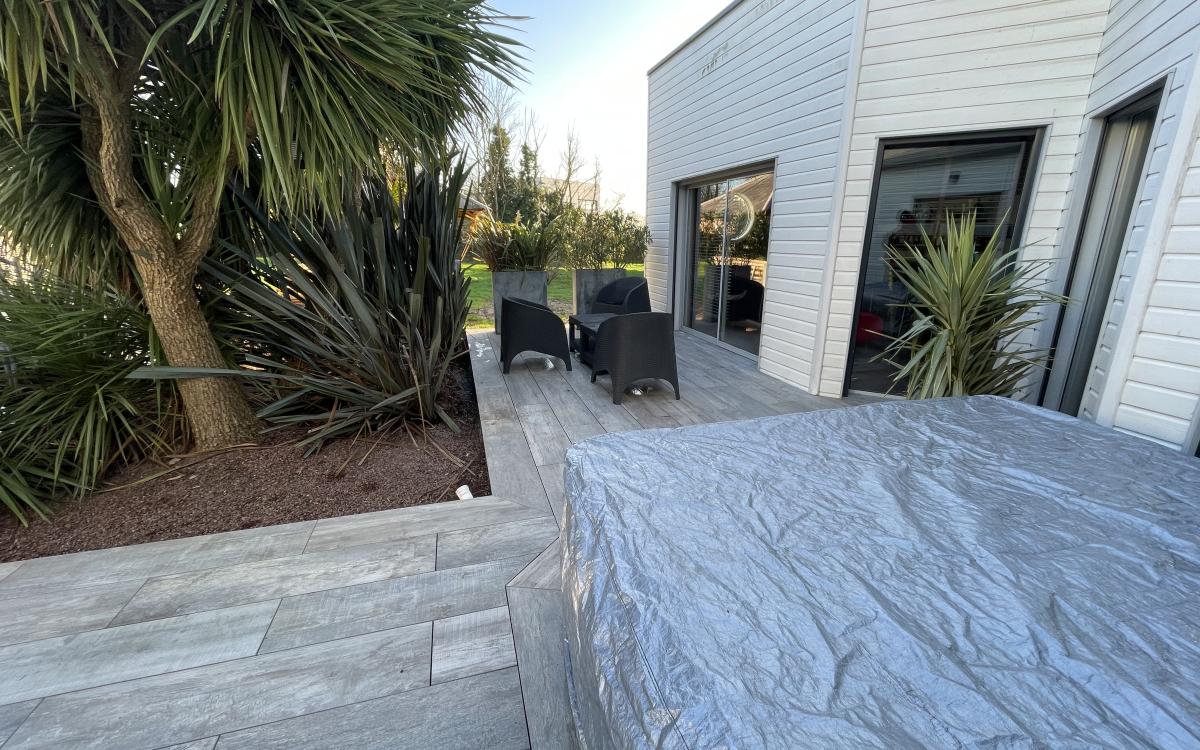 Cr�ation Terrasse en dallage sur plots et gr�s c�rame � St pair sur mer  r�alis�e le 23/11/2023