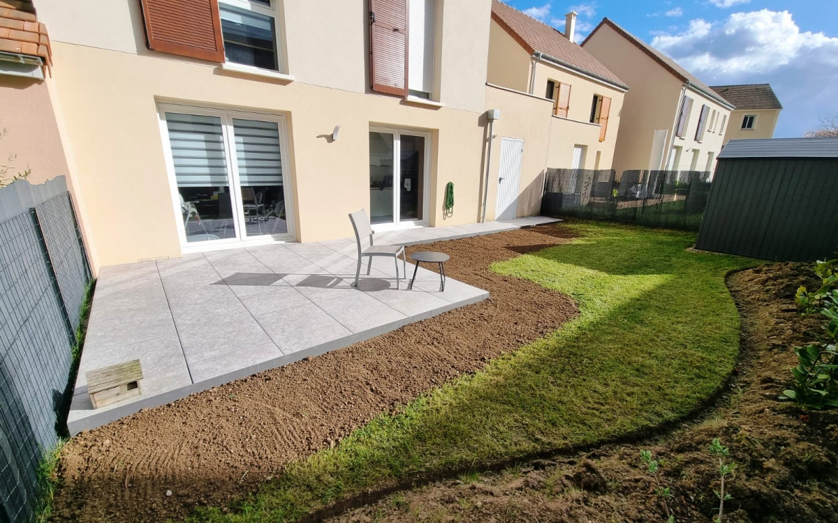 Conception Terrasse en dallage sur plots  Guyancourt cre le 18/07/2023