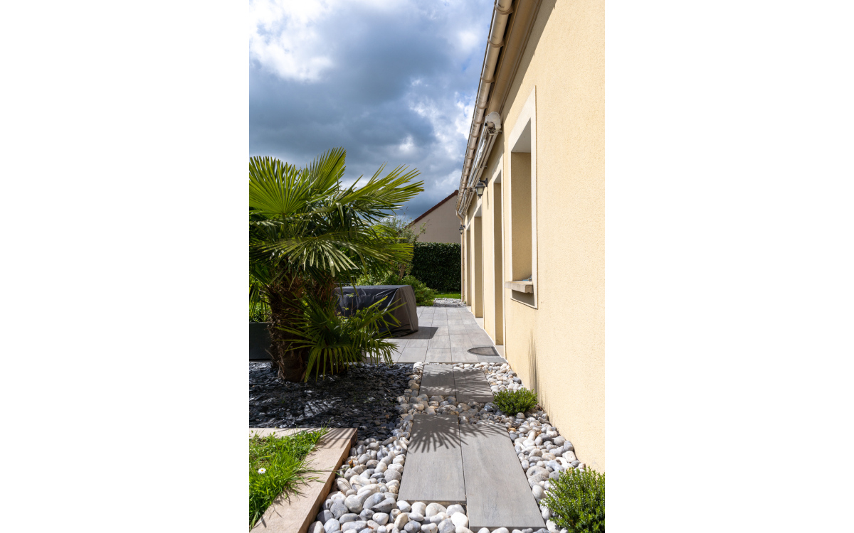 Conception Terrasse en grs crame et pavage dallage  MARGON  ralise le 08/03/2024
