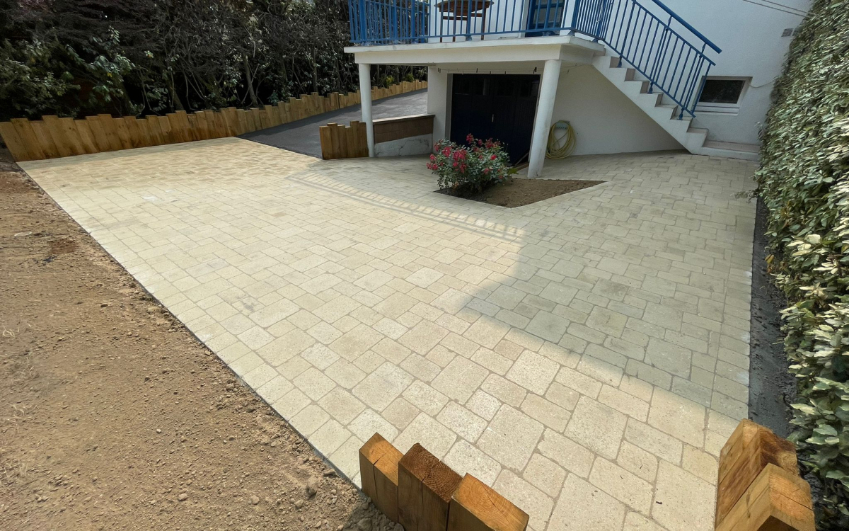 Ralisation Terrasse en pavage dallage - Manche cre le 29/04/2024