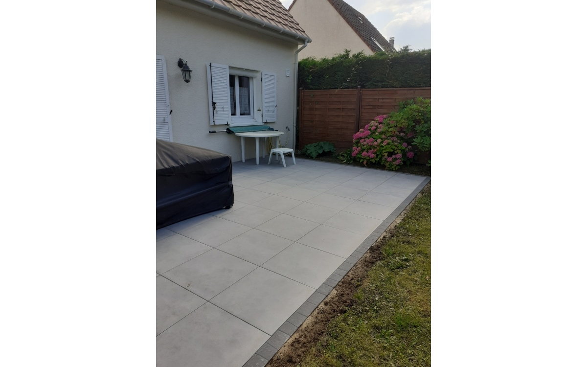 Ralisation Terrasse en grs crame  COMBS LA VILLE conue le 21/06/2024