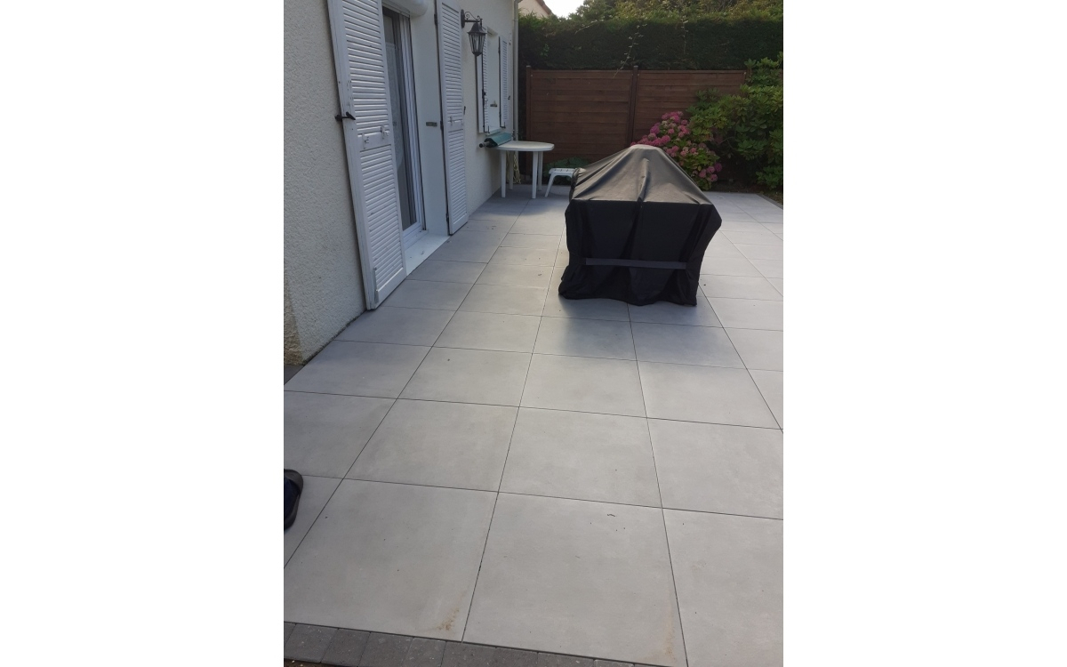 Ralisation Terrasse en grs crame  COMBS LA VILLE conue le 21/06/2024