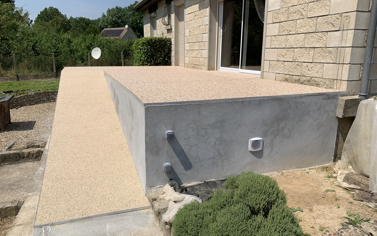 Conception Terrasse en Hydrostar� et Min�ralstar � � ESSUILES r�alis�e le 18/06/2024