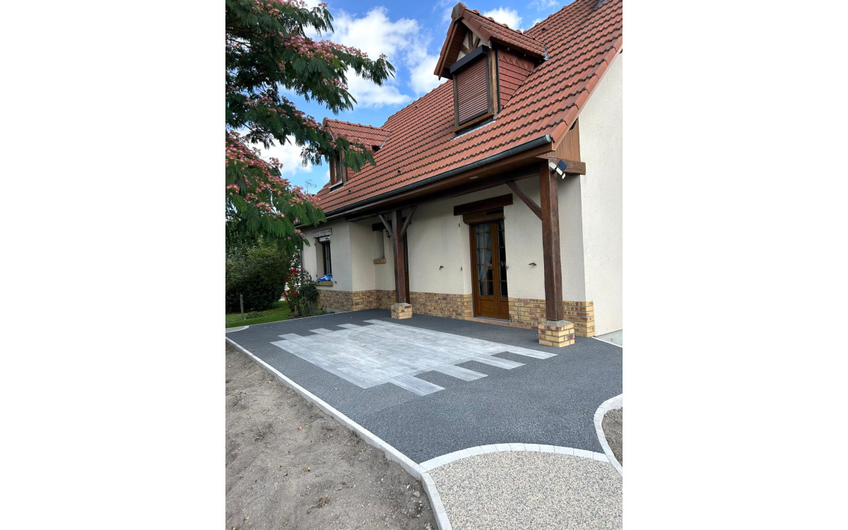 Cration Terrasse en grs crame, Minralstar  et Pav la couture  Senarpont  ralise le 06/08/2024
