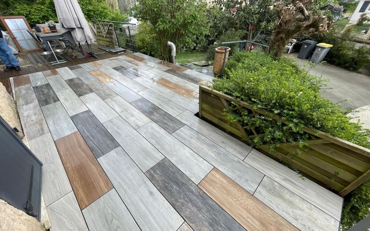 Ralisation Terrasse en dallage sur plots et grs crame  Morancez  cre le 18/12/2024