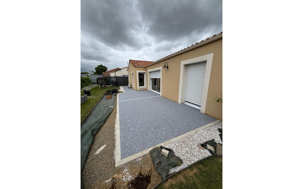 Ralisation Terrasse en Hydrostar et Pav la couture  Essarts-en-Bocage cre le 19/05/2025