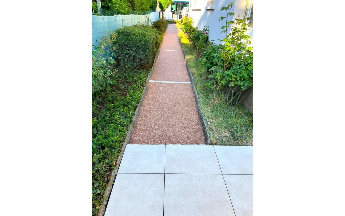 Ralisation Terrasse en grs crame et  chemin piton Hydrostar corail conue le 11/06/2025