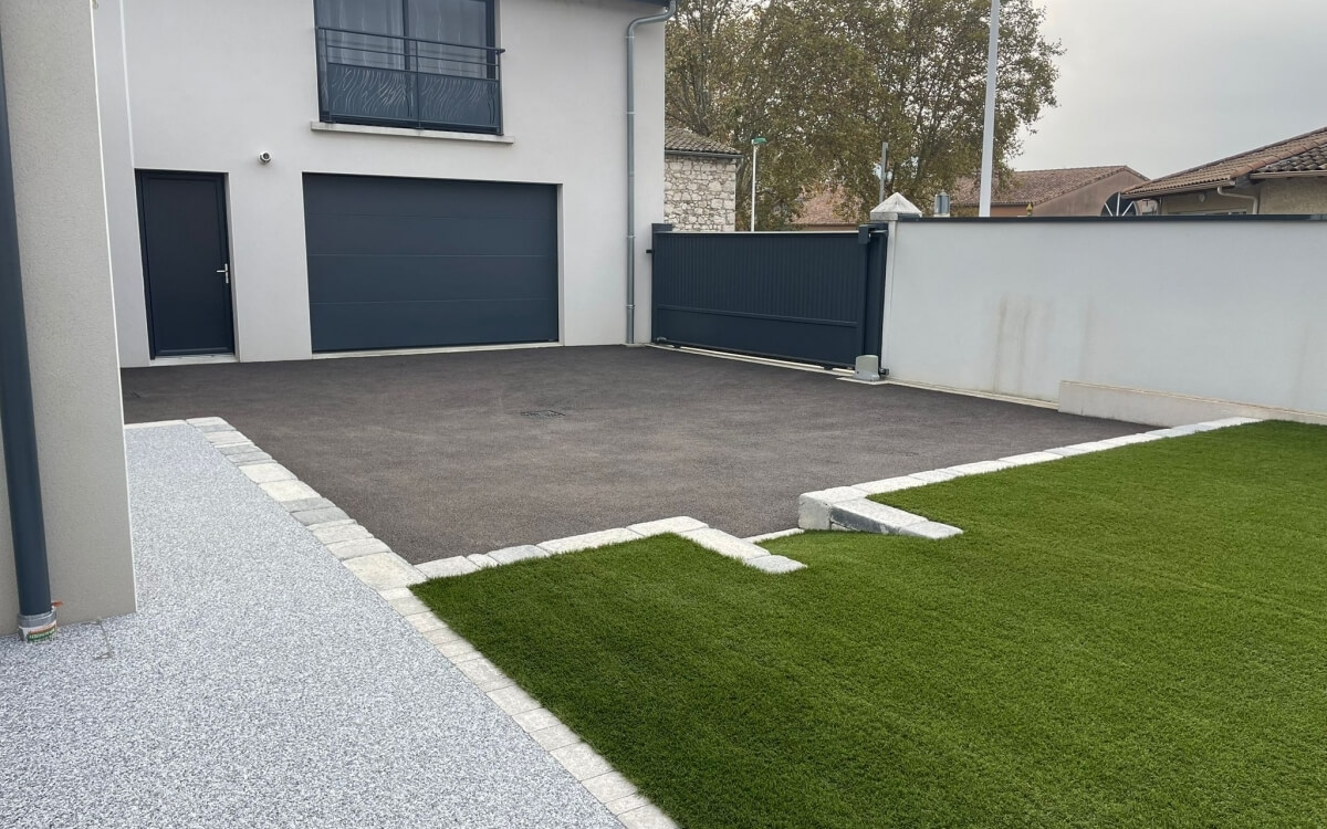 Ralisation Terrasse en Dm green, enrob  chaud, Hydrostar et Pav la couture - Drme conue le 11/06/2025