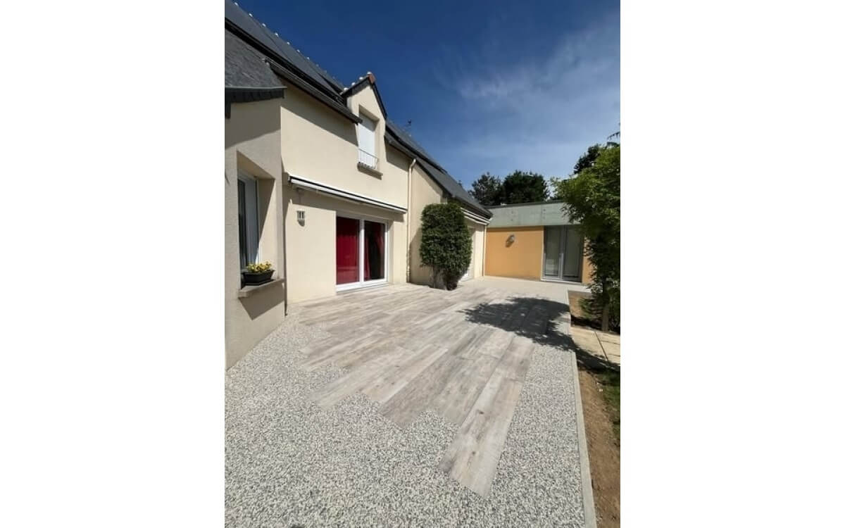 Cration Terrasse en bordures haute couture, Dm profil, grs crame et Hydrostar  domfront en poiraie conue le 17/04/2025