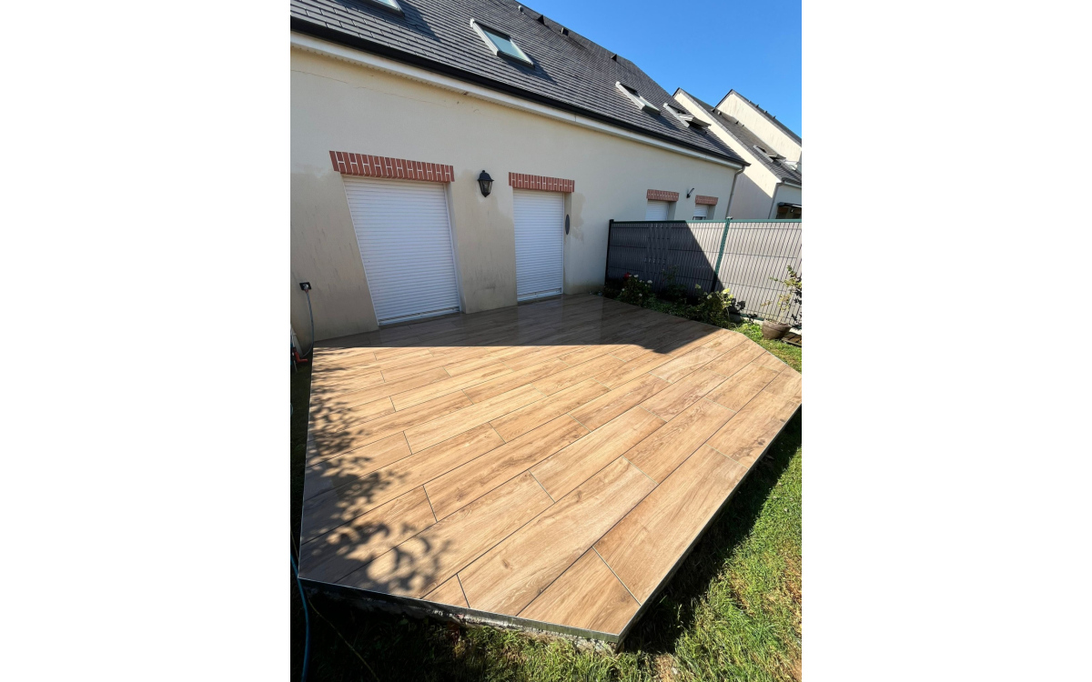 Cration Terrasse en grs crame  Barentin  conue le 11/07/2025