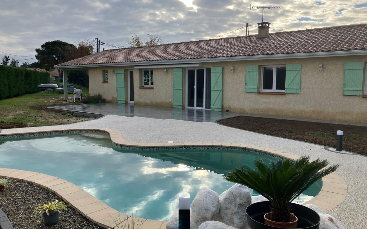 Ralisation Terrasse en grs crame et Hydrostar cre le 21/08/2025