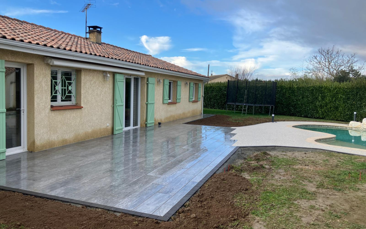 Ralisation Terrasse en grs crame et Hydrostar cre le 21/08/2025