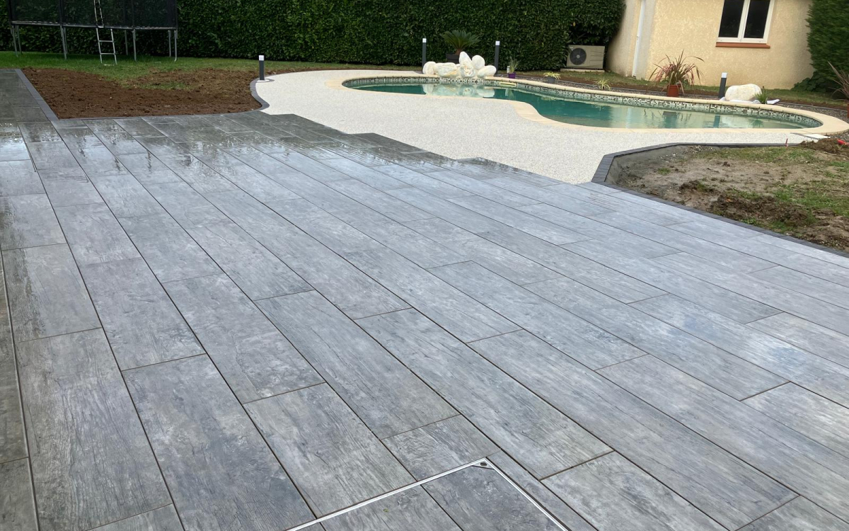 Ralisation Terrasse en grs crame et Hydrostar cre le 21/08/2025