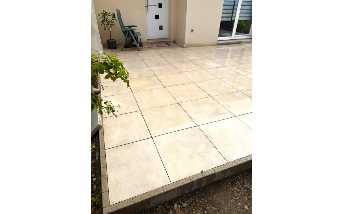 Cration Terrasse en grs crame  54230