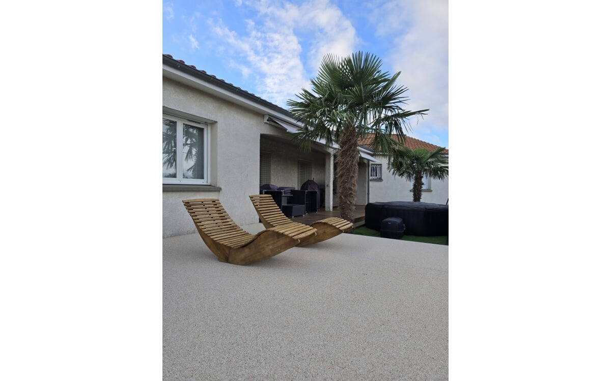 Ralisation Terrasse en Hydrostar Ivoire  PULVERIERES cre le 23/09/2025