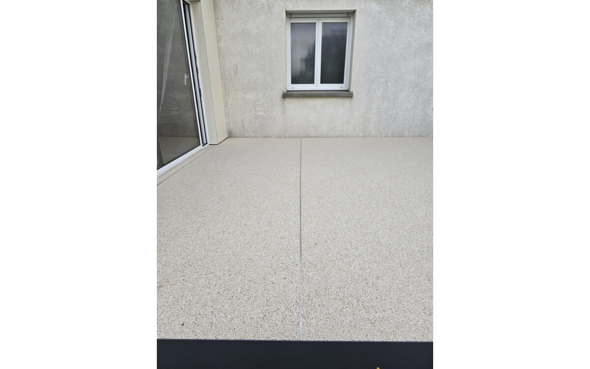 Ralisation Terrasse en Hydrostar Ivoire  PULVERIERES cre le 23/09/2025