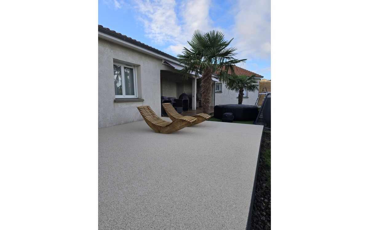 Ralisation Terrasse en Hydrostar Ivoire  PULVERIERES cre le 23/09/2025