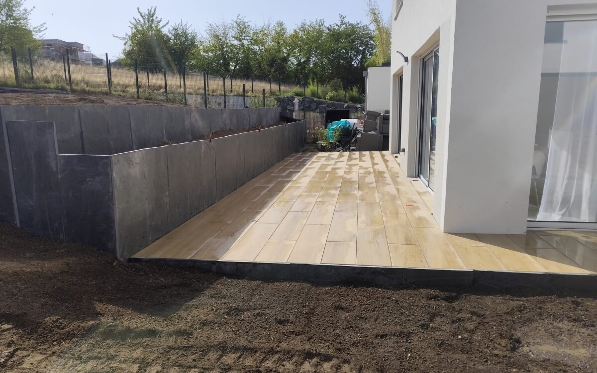 R�alisation Terrasse  dallage sur plots, gr�s c�rame et ardoise � Saverne con�ue le 01/09/2025