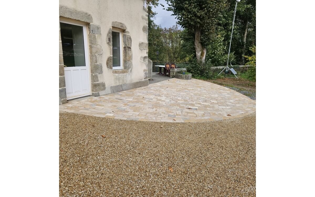 Cration Terrasse en Gravistar et pierra nature - Mayenne