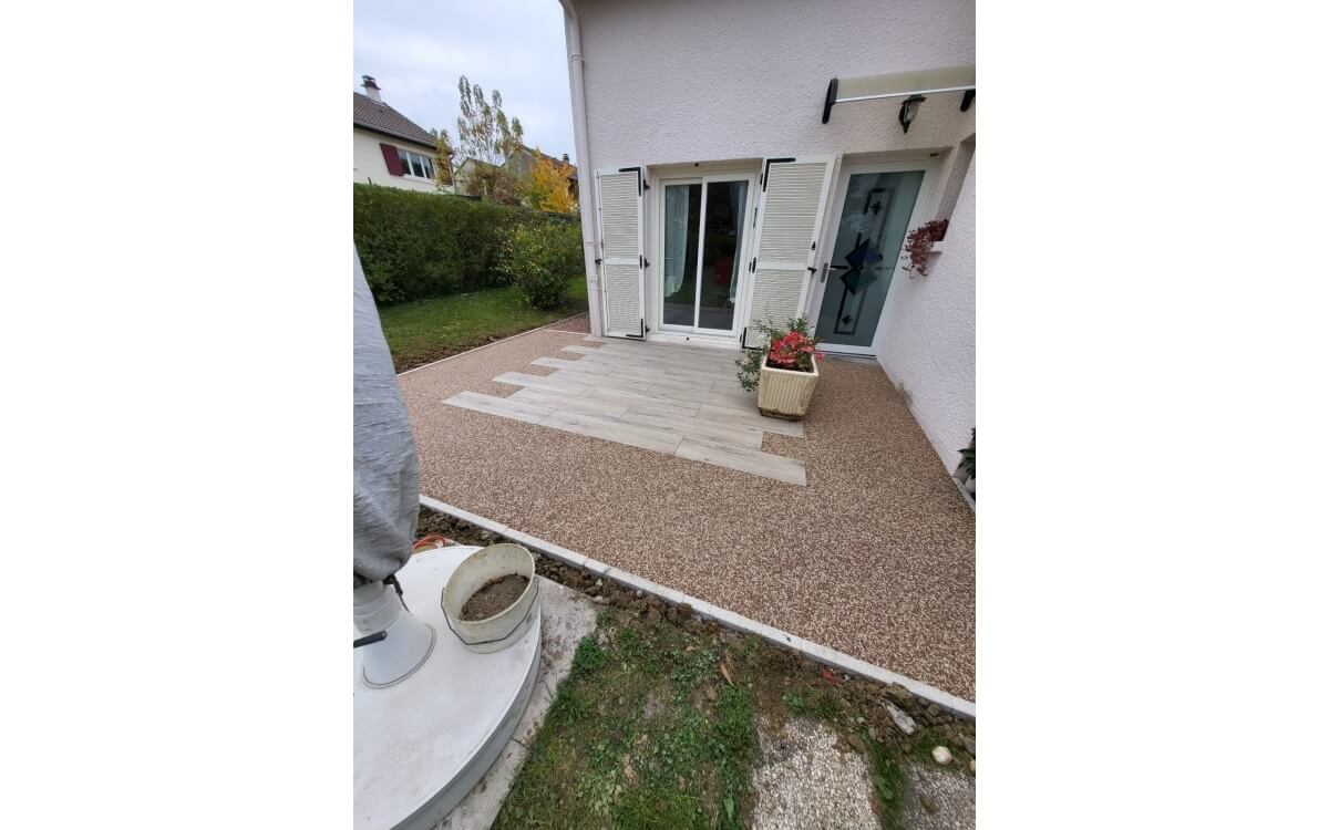 Cration Terrasse en bordures haute couture, Dm profil, grs crame et Hydrostar  Metz conue le 14/10/2025