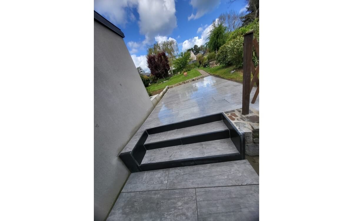 Cration Terrasse en grs crame conue le 10/11/2025