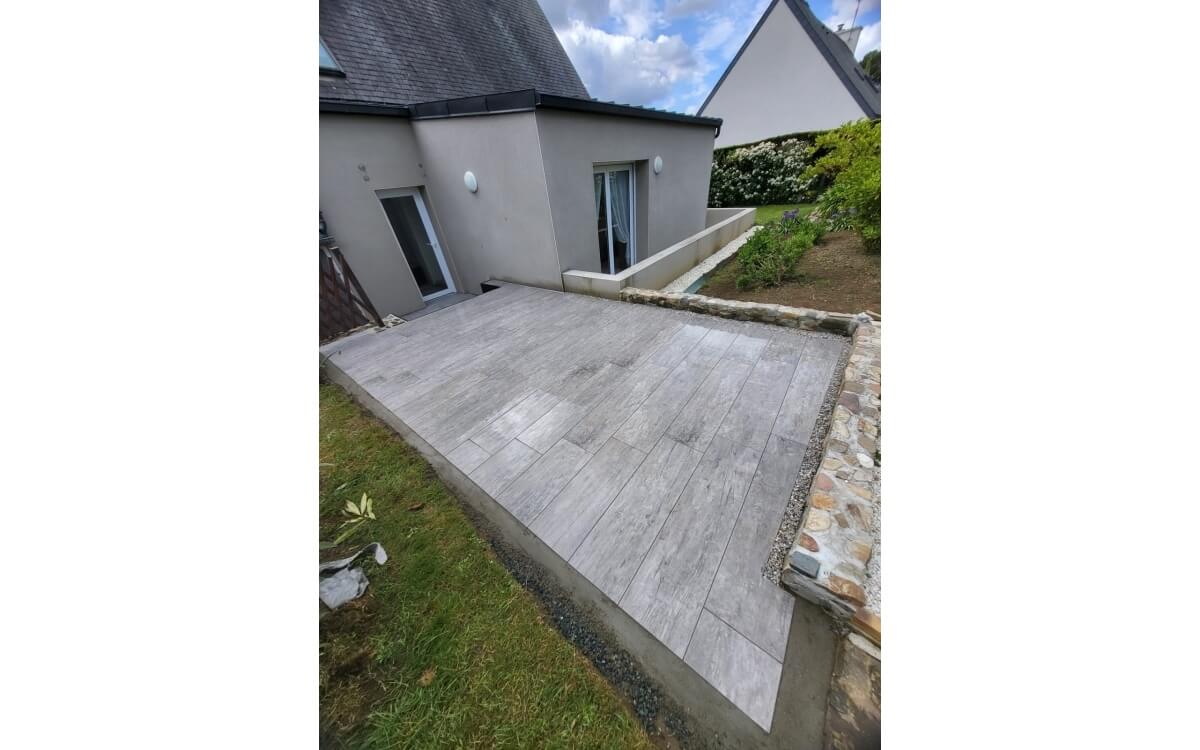 Cration Terrasse en grs crame conue le 10/11/2025