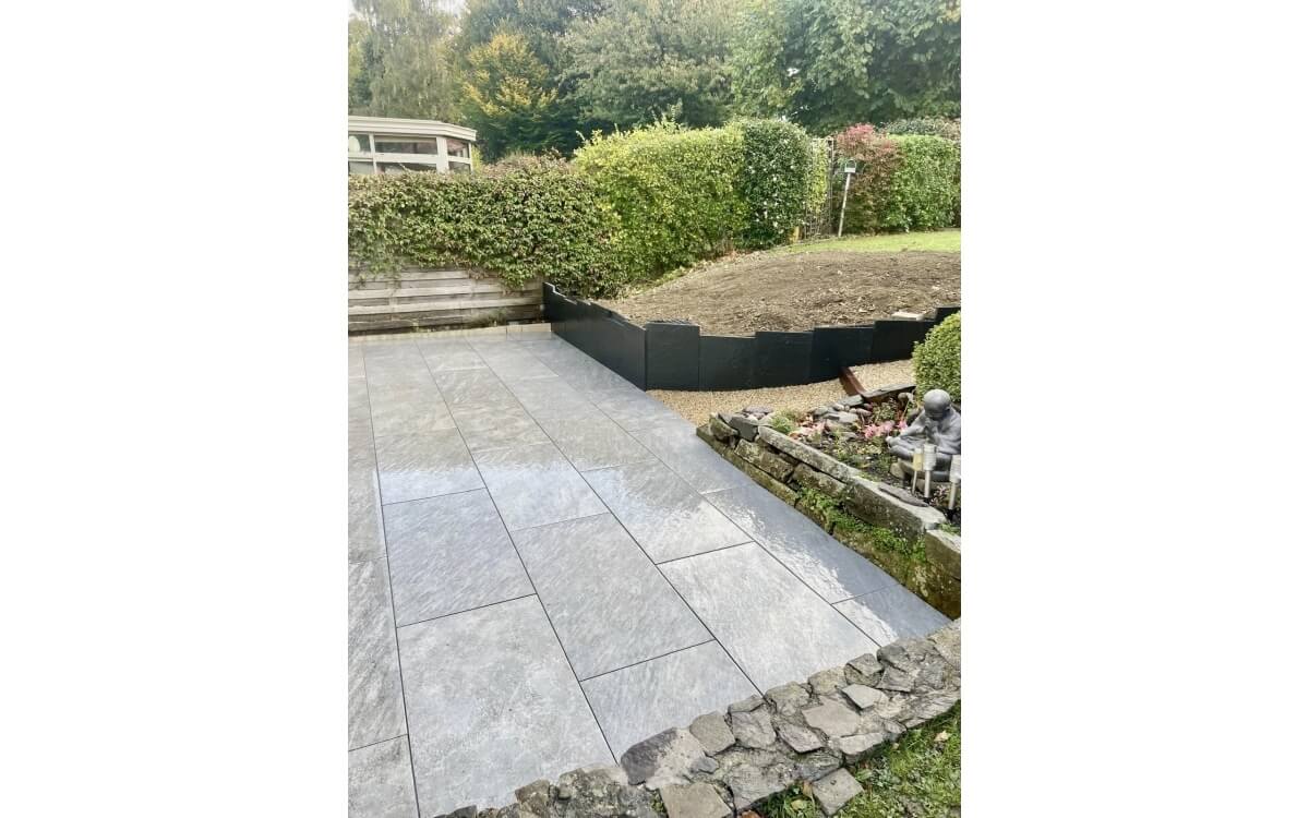 Ralisation Terrasse en Alvostar, dallage et soutnement Ardoise  Vire-Normandie cre le 10/10/2025