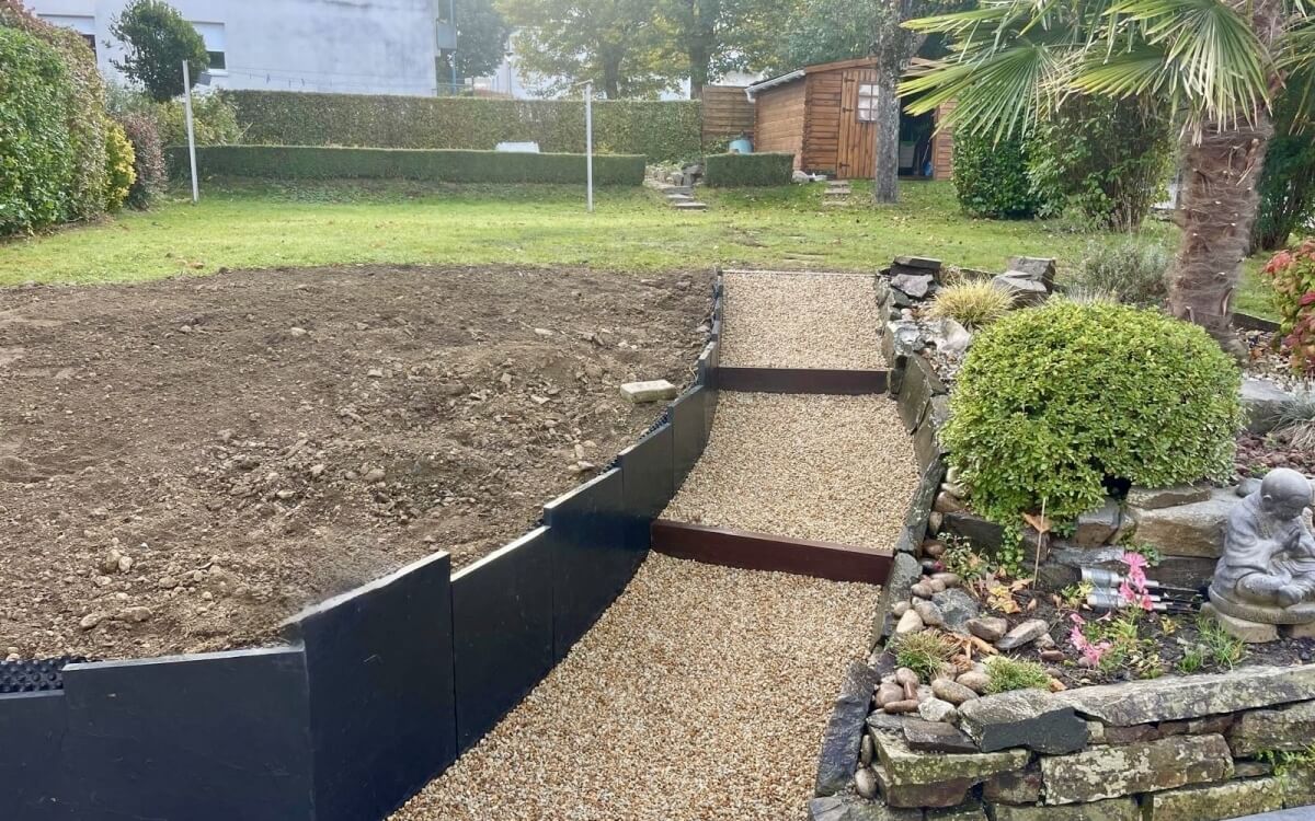 Ralisation Terrasse en Alvostar, dallage et soutnement Ardoise  Vire-Normandie cre le 10/10/2025