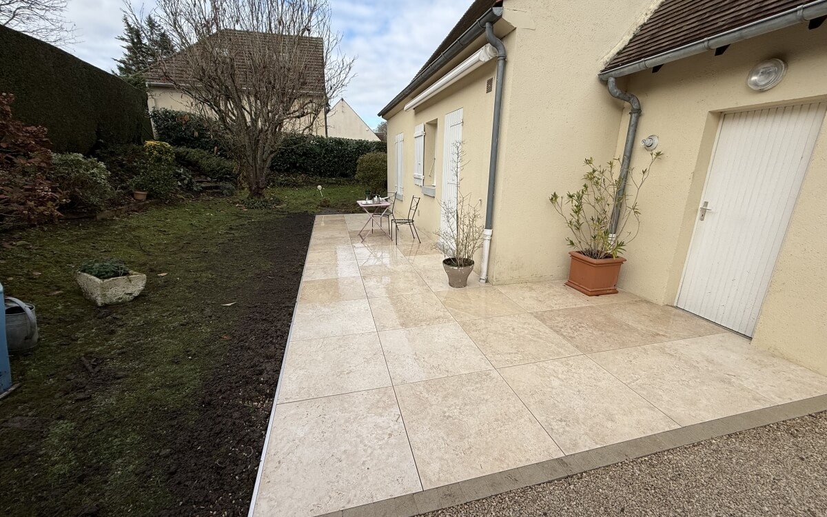 R�alisation Terrasse en gr�s c�rame et Pav� la couture� � Pontpoint  con�ue le 25/11/2025