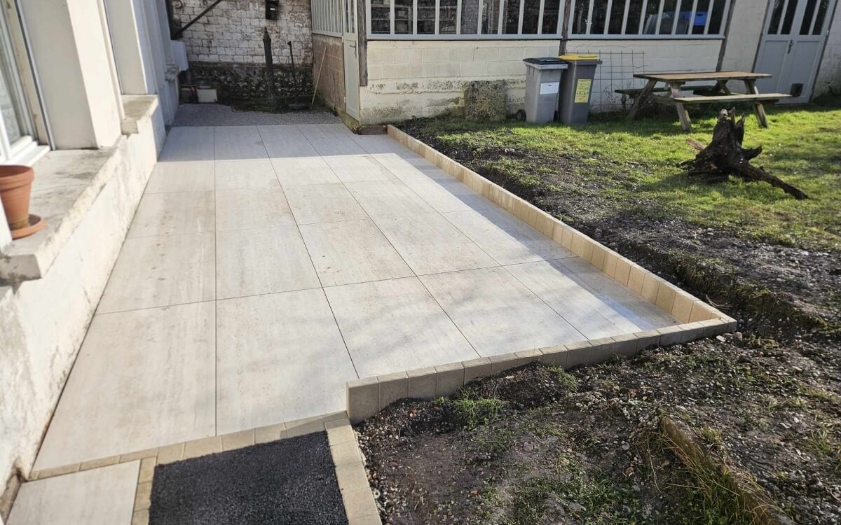 Ralisation Terrasse en bordures haute couture et Dm profil  SAINT PIERRE LES ELBEUFS cre le 01/12/2025