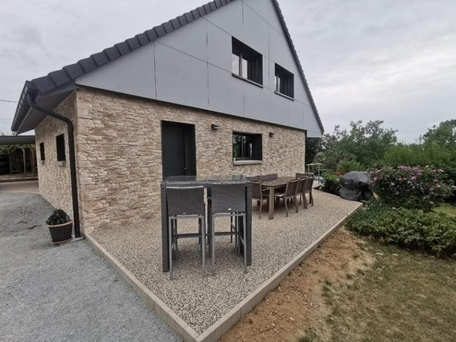 Conception Terrasse en bordures haute couture et b�ton decoratif - Allier