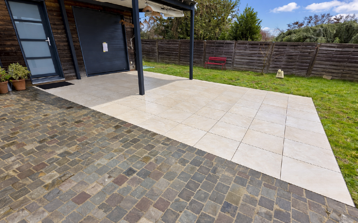 Cr�ation Terrasse en dallage sur plots et gr�s c�rame � Garanci�res con�ue le 26/01/2026