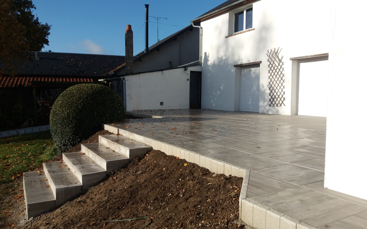 Ralisation Terrasse en Dallage sur plots et bordure haute La Couture  Bussy-les-Poix conue le 20/11/2018