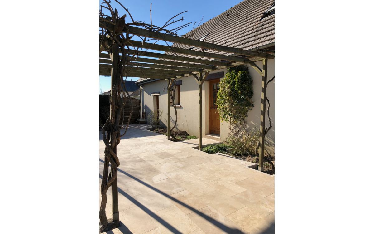 Cration Terrasse en dallage en pierre naturelle  Huisseau-sur-Cosson conue le 20/09/2019