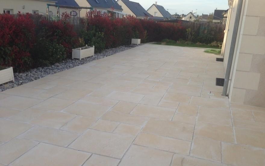 Ralisation Terrasse en dallage  Amboise cre le 30/04/2025